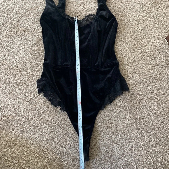 Black velvet and lace thong corset lingerie - Picture 8 of 9